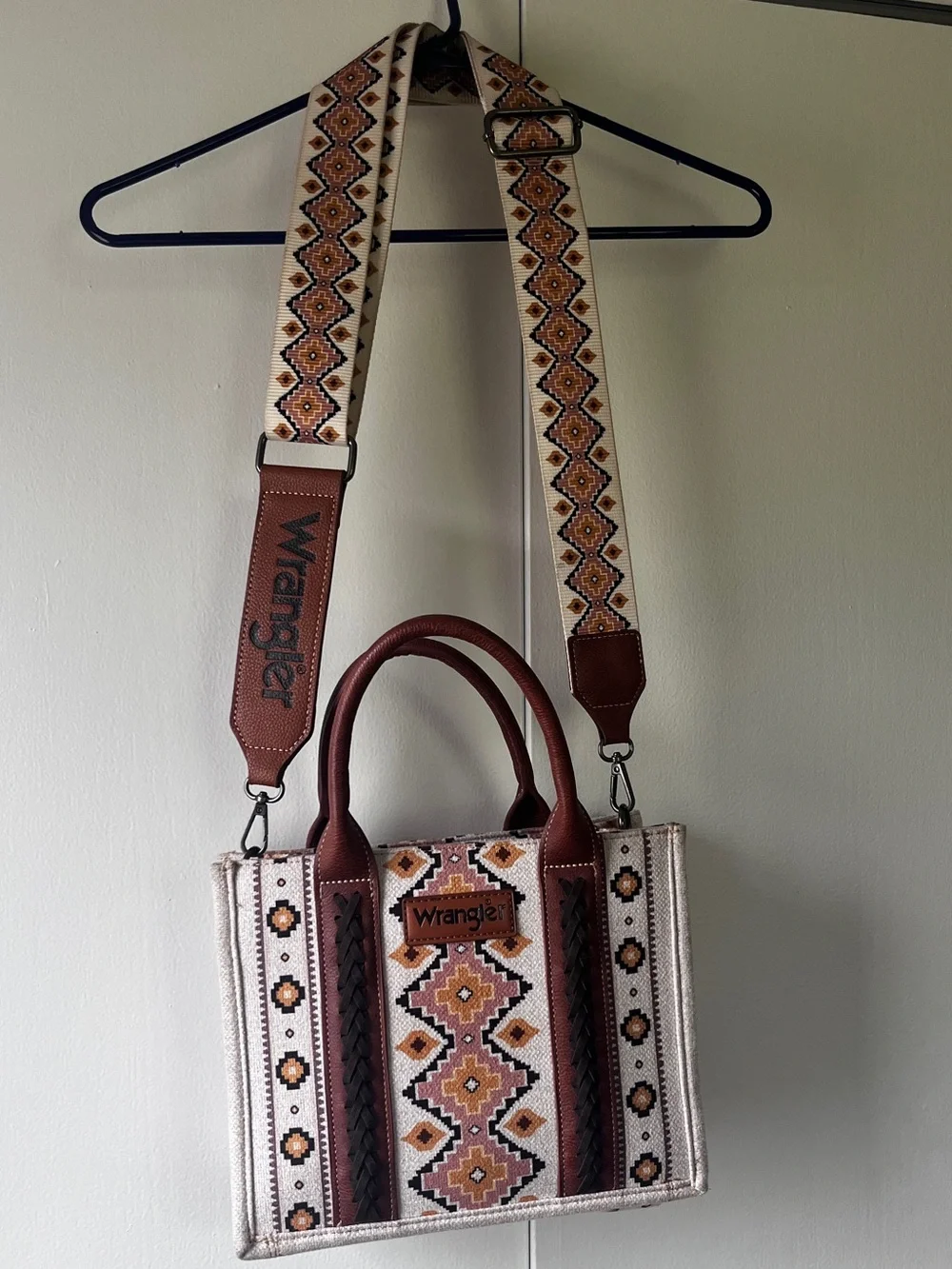 Wrangler Purse - Picture 2 of 4